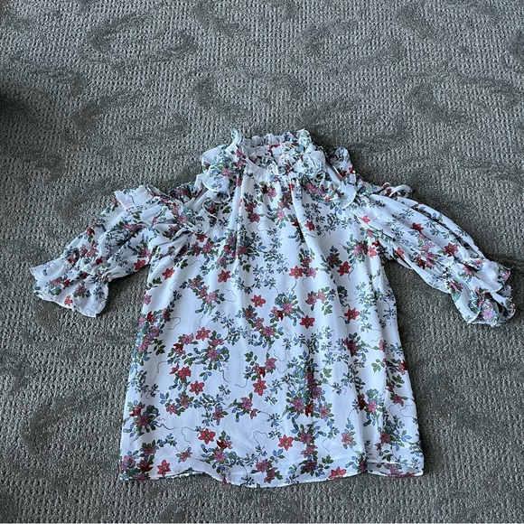 NWT Women's Max Studio Cold Shoulder Floral Top size Small in Ivory - Picture 2 of 10